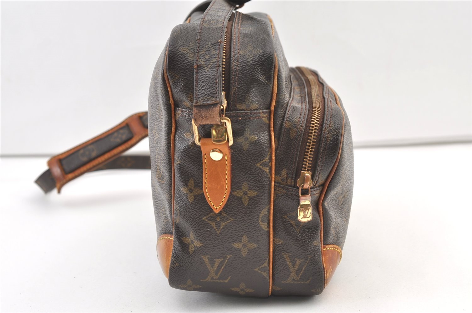Authentic Louis Vuitton Monogram Nile Shoulder Cross Body Bag M45244 LV 1557K