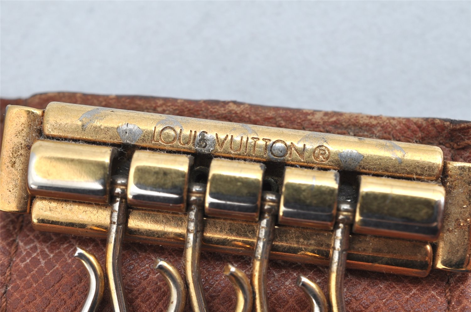 Authentic Louis Vuitton Monogram Multicles 4 Four Hooks Key Case M62631 LV 1561K