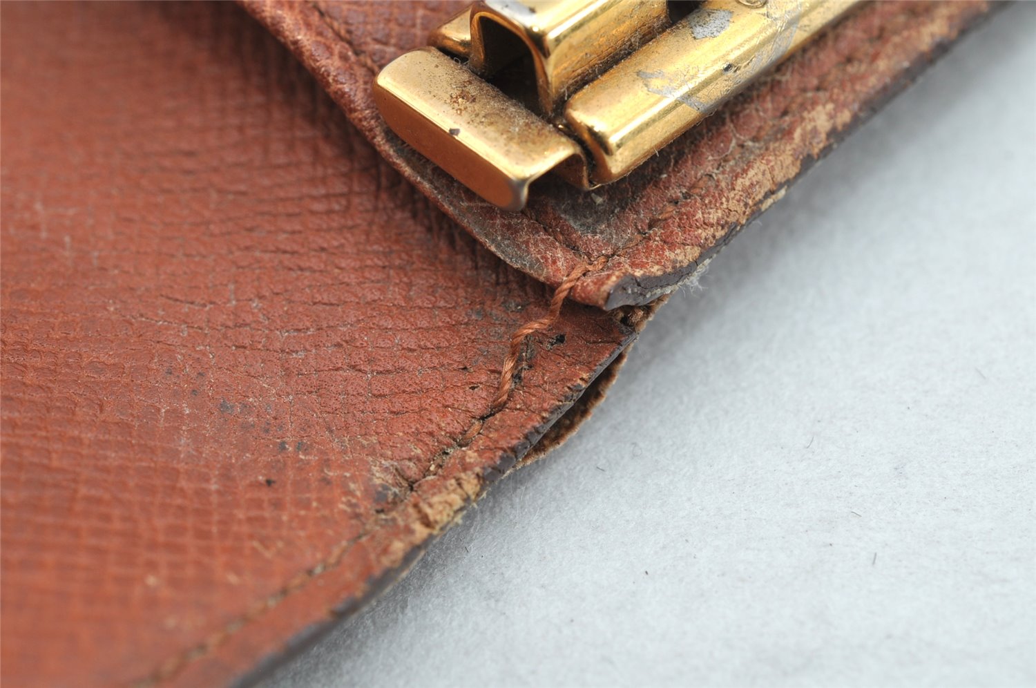 Authentic Louis Vuitton Monogram Multicles 4 Four Hooks Key Case M62631 LV 1561K