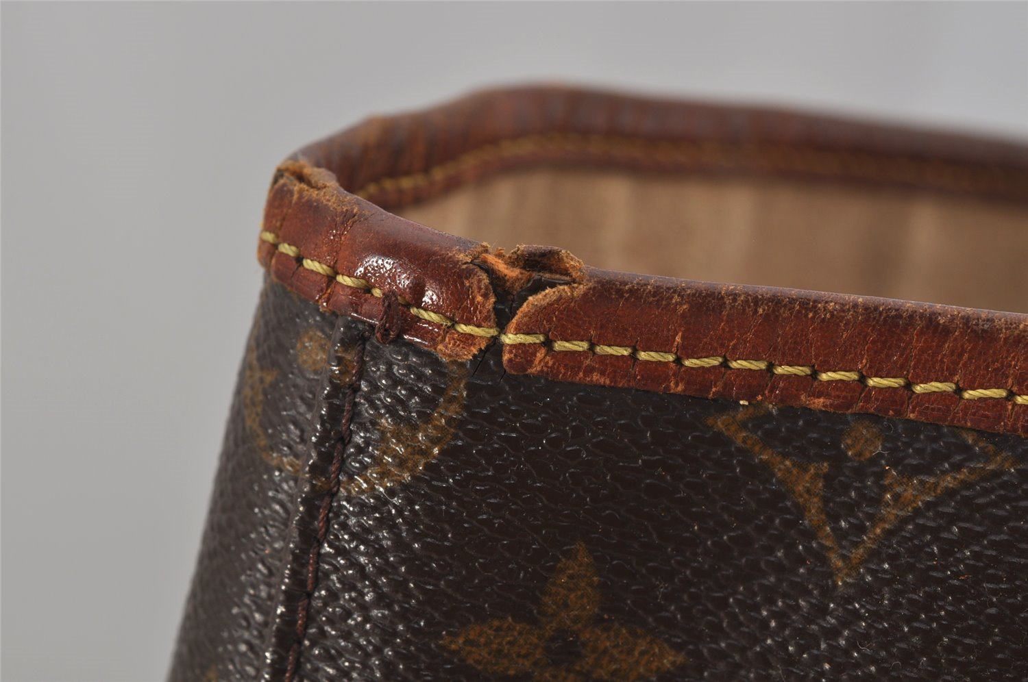 Authentic Louis Vuitton Monogram Bucket GM Shoulder Tote Bag M42236 Junk 1572J