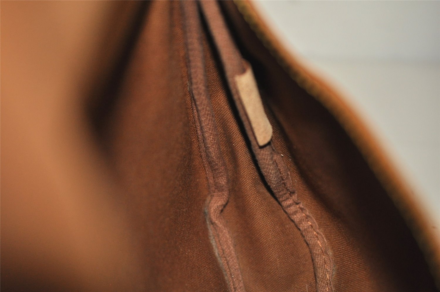 Authentic Louis Vuitton Monogram Saumur 30 Shoulder Cross Bag M42256 LV 1576K