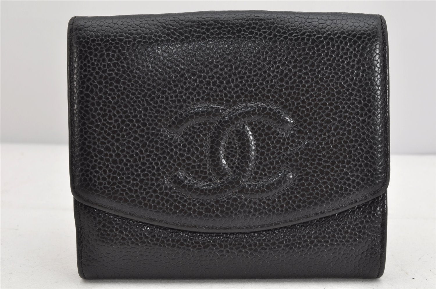 Authentic CHANEL Vintage Caviar Skin CC Logo Bifold Wallet Purse Black 1592K