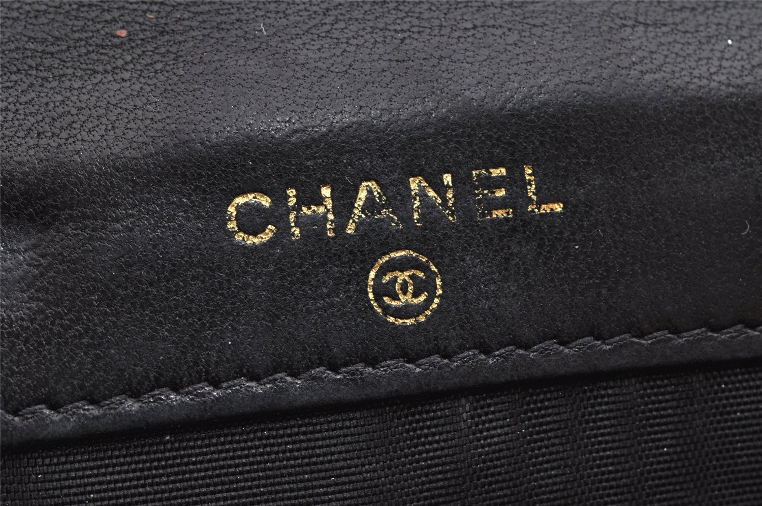 Authentic CHANEL Vintage Caviar Skin CC Logo Bifold Wallet Purse Black 1592K