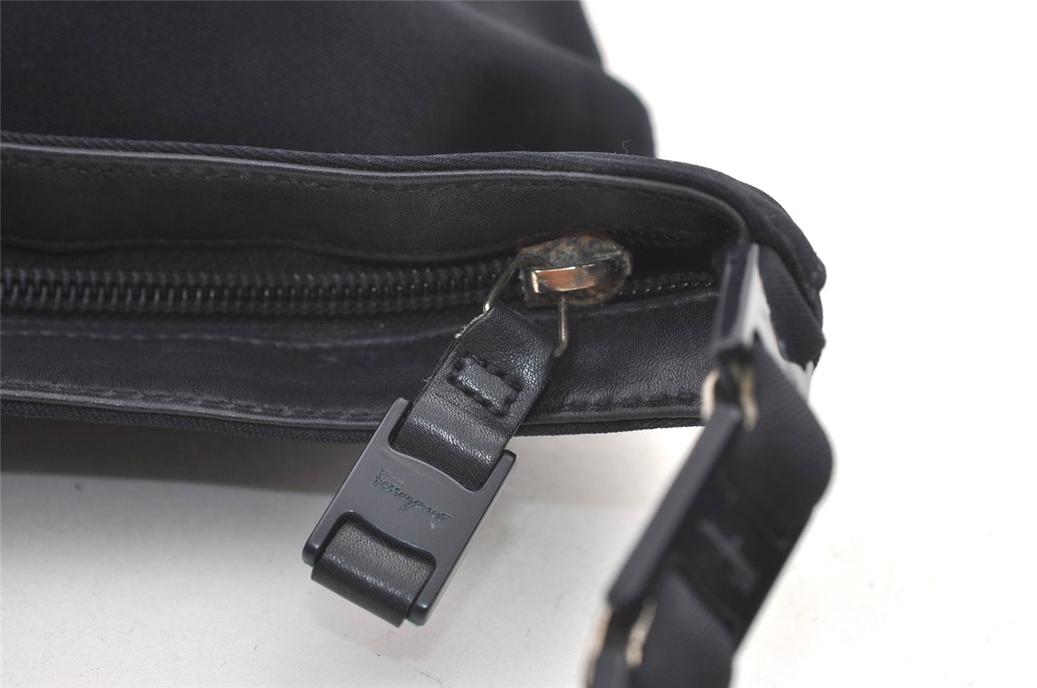 Authentic Salvatore Ferragamo Vara Chain Shoulder Bag Nylon Leather Navy 1602K