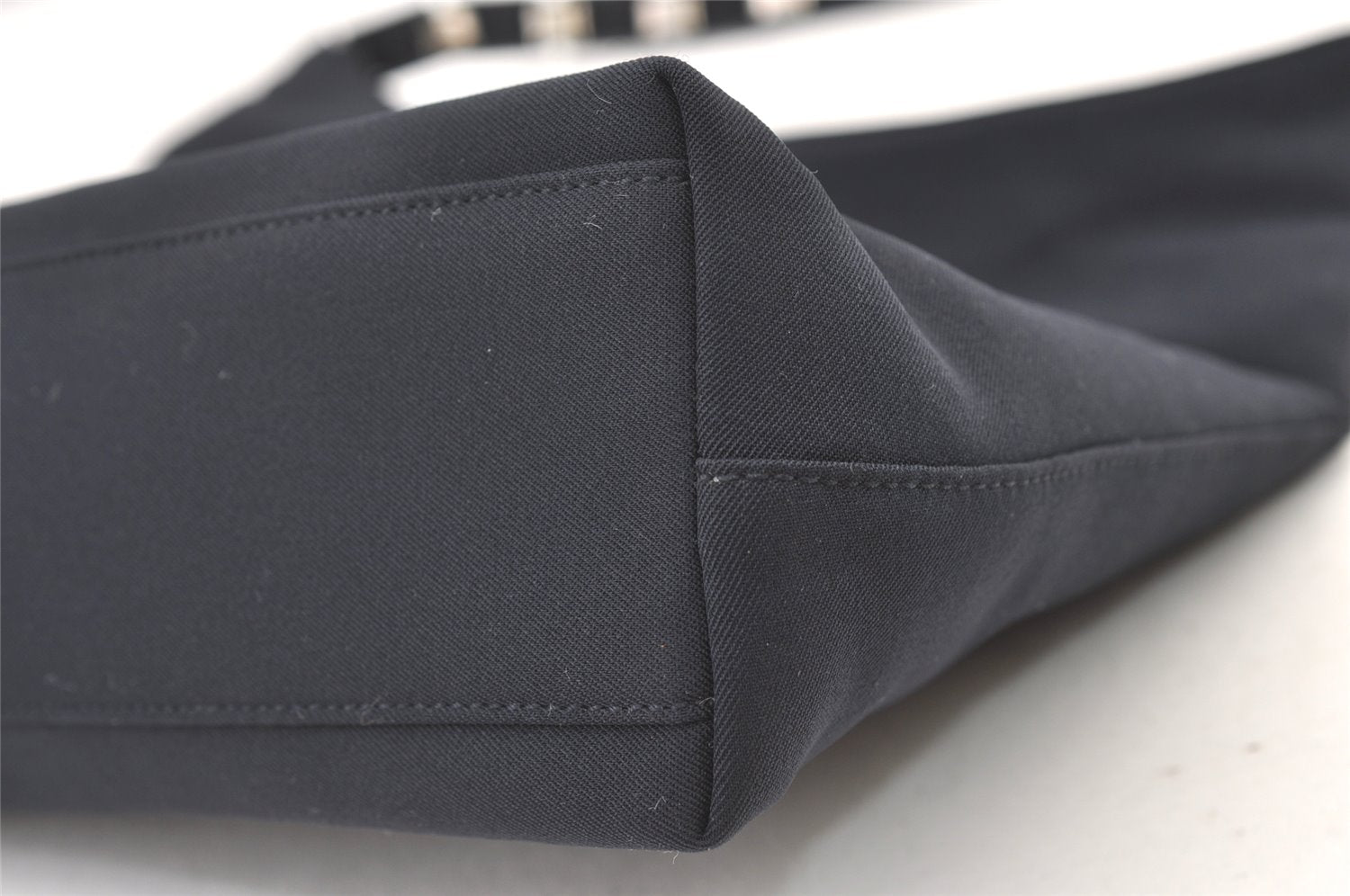 Authentic Salvatore Ferragamo Vara Chain Shoulder Bag Nylon Leather Navy 1602K