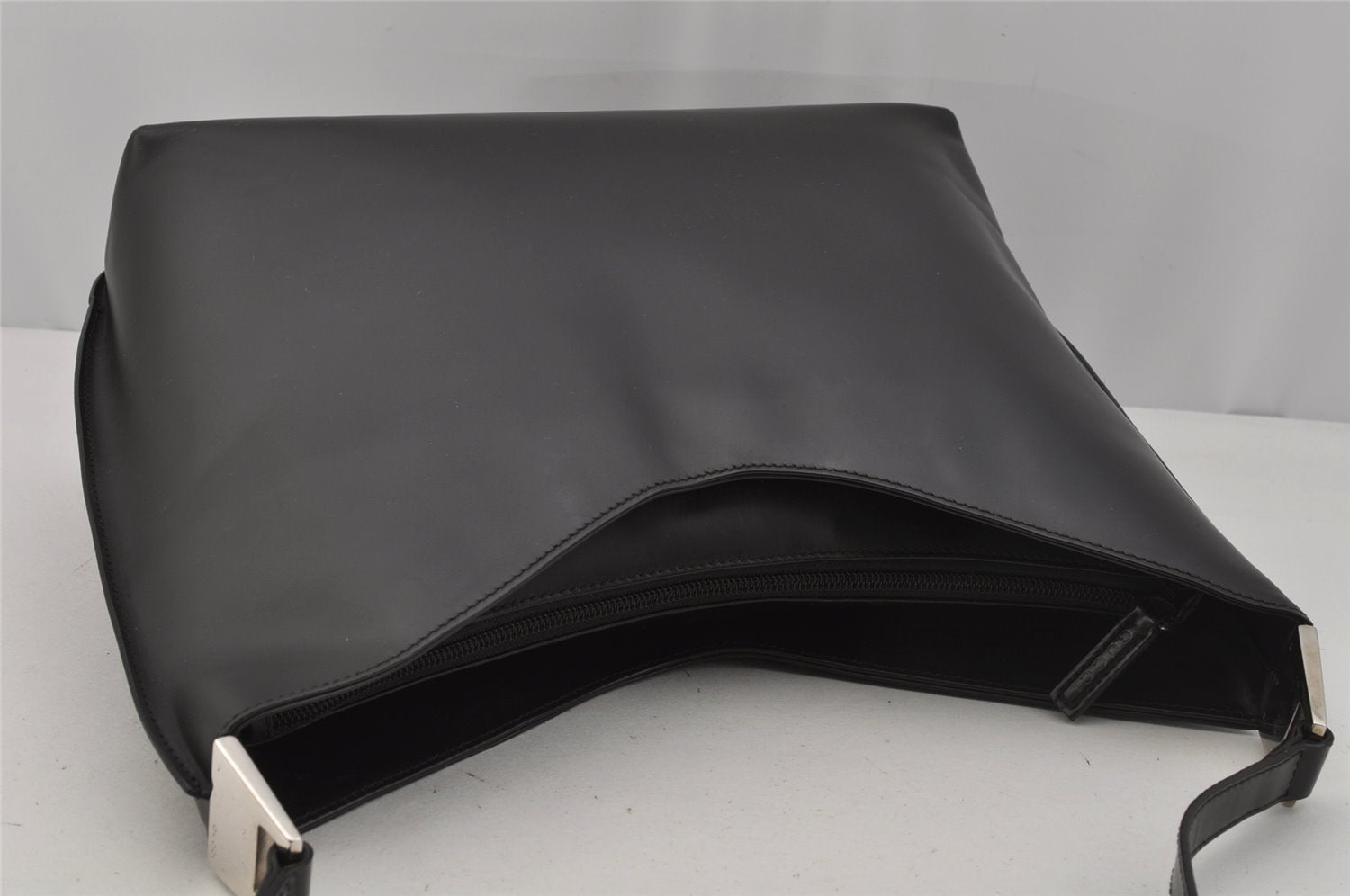 Authentic GUCCI Vintage Shoulder Hand Bag Purse Leather 0013017 Black 1609J