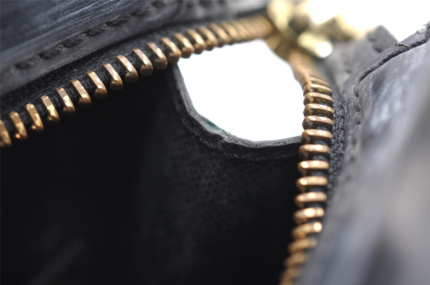 Authentic Louis Vuitton Epi Pochette Homme Clutch Hand Bag Black M52522 LV 1616I