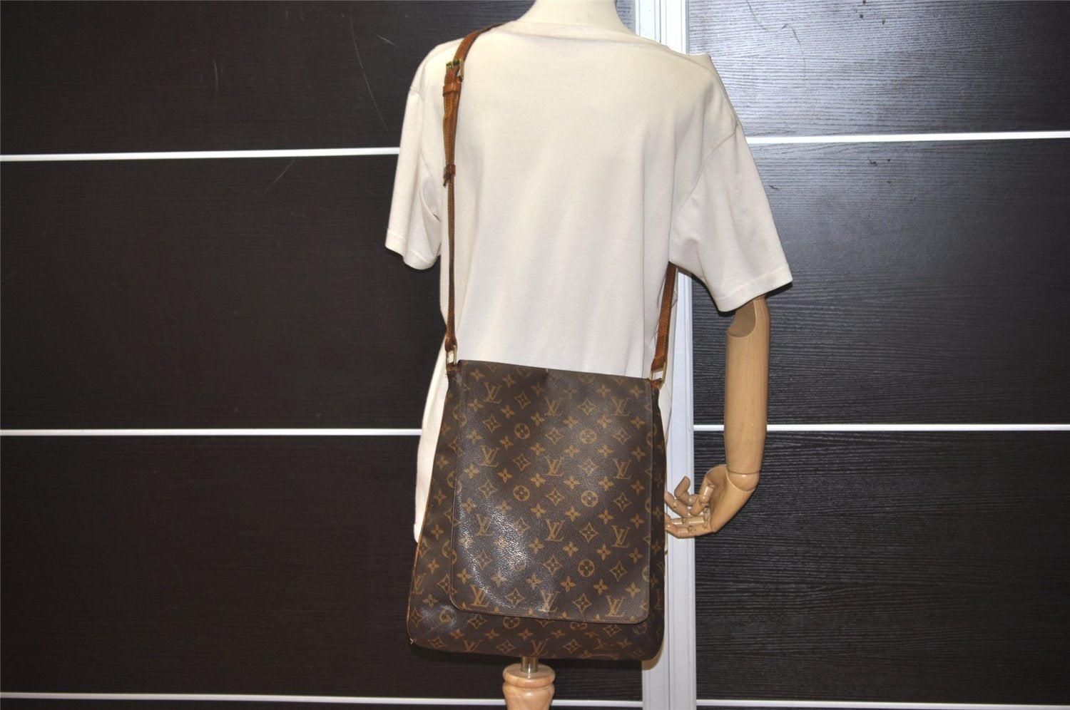 Authentic Louis Vuitton Monogram Musette Shoulder Cross Body Bag M51256 LV 1616J