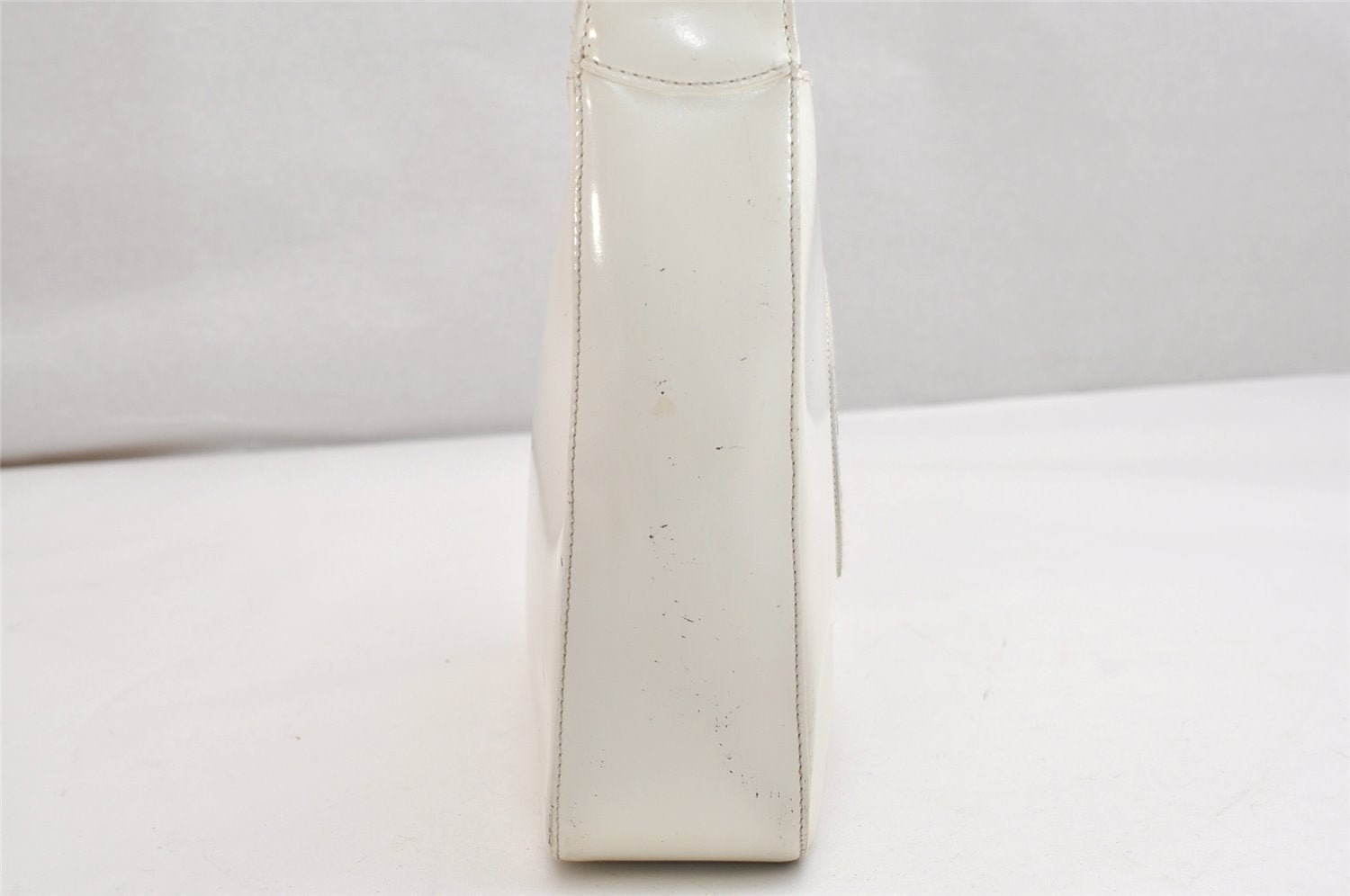 Authentic GUCCI Vintage Shoulder Bag Purse Enamel White Junk 1622K