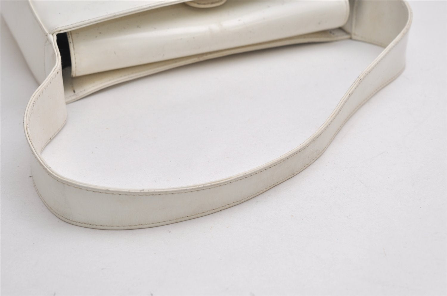 Authentic GUCCI Vintage Shoulder Bag Purse Enamel White Junk 1622K