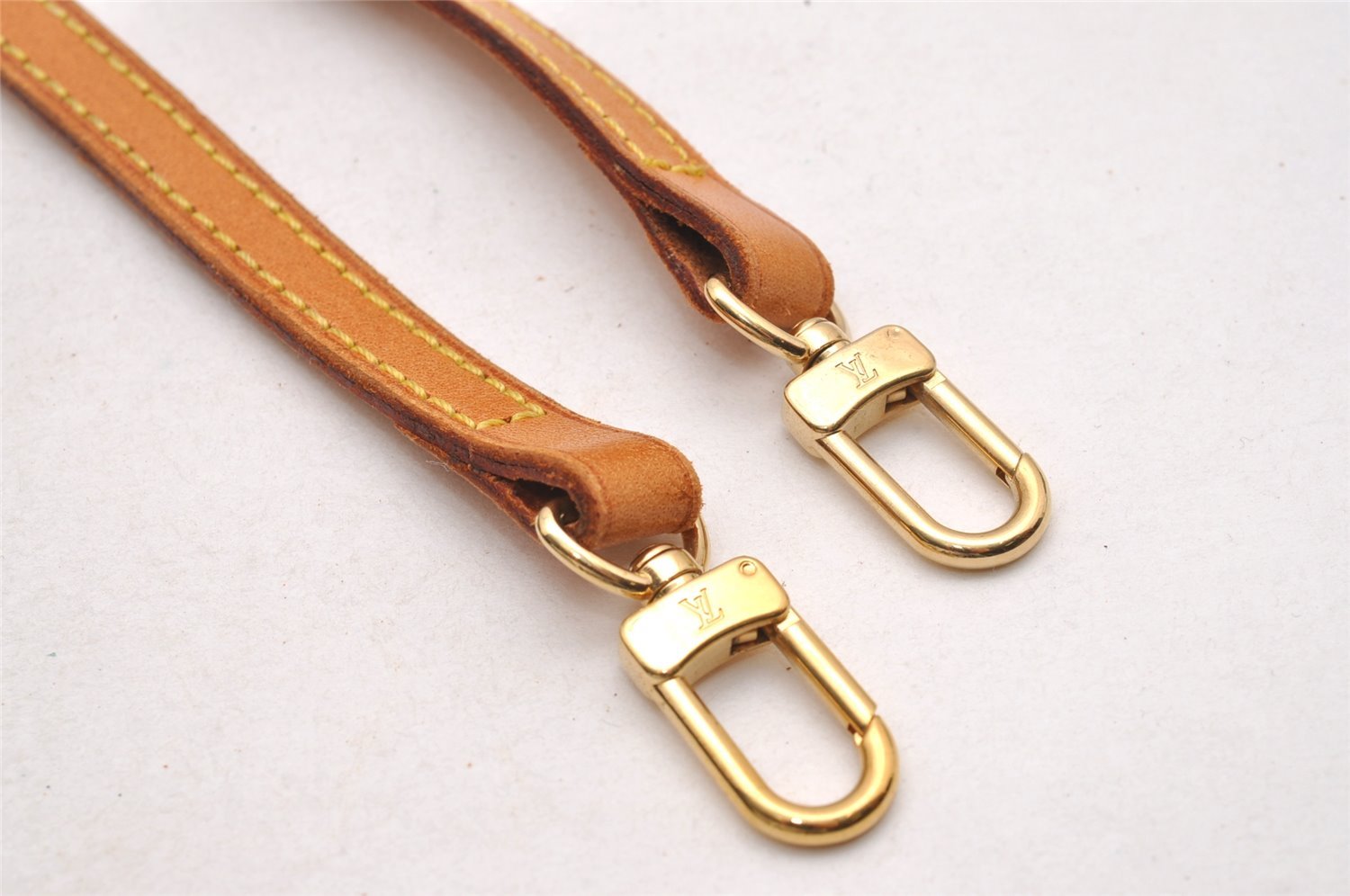 Authentic Louis Vuitton Leather Shoulder Strap Beige 46.3