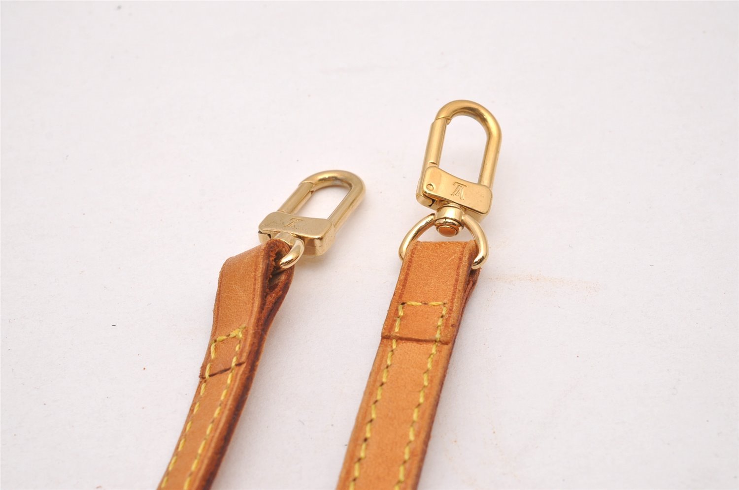 Authentic Louis Vuitton Leather Shoulder Strap Beige 46.3