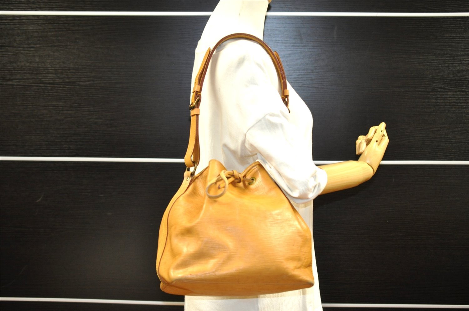 Authentic Louis Vuitton Epi Petit Noe Shoulder Drawstring Bag M44106 Beige 1625I