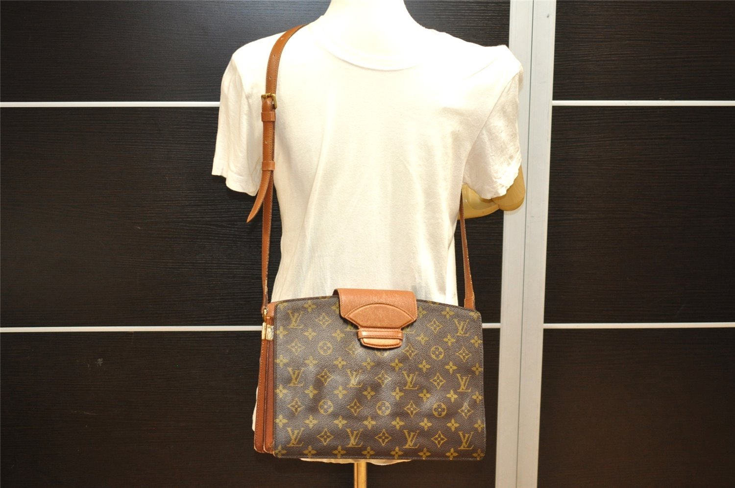 Authentic Louis Vuitton Monogram Courcelles Shoulder Cross Bag M51375 LV 1639J