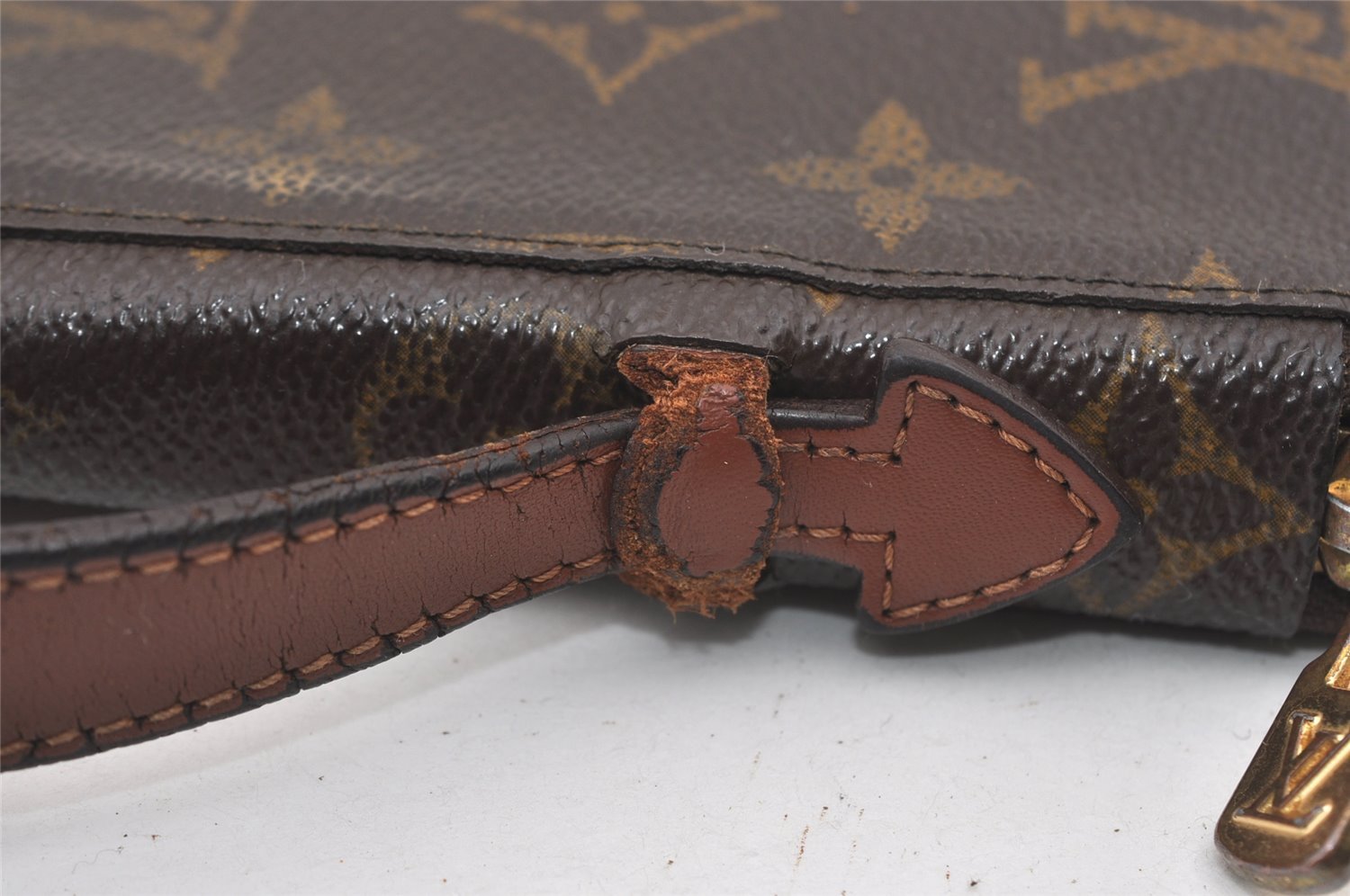 Authentic Louis Vuitton Monogram Poche Escapade Travel Case M60113 LV 1646J