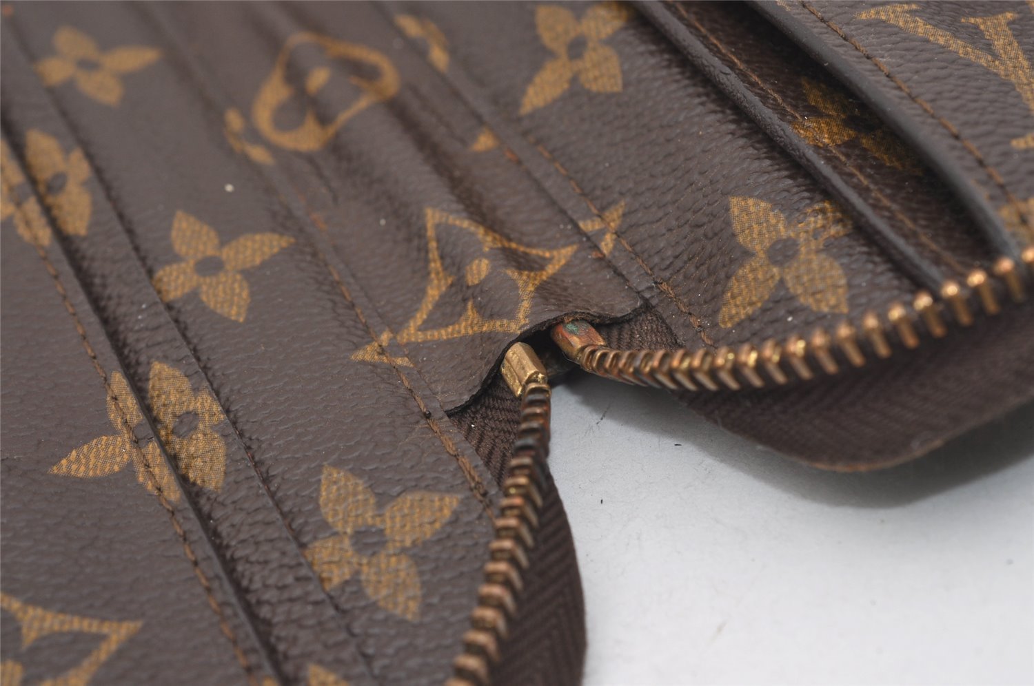 Authentic Louis Vuitton Monogram Poche Escapade Travel Case M60113 LV 1646J