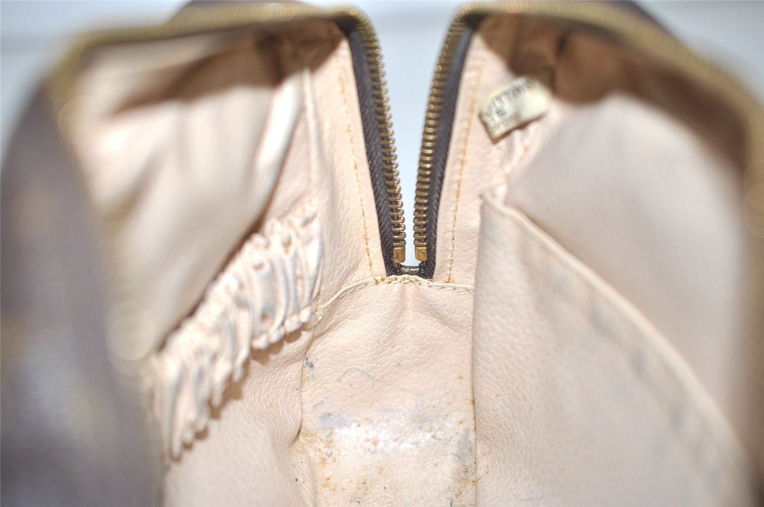 Auth Louis Vuitton Monogram Trousse Toilette 23 Clutch Hand Bag M47524 LV 1658I