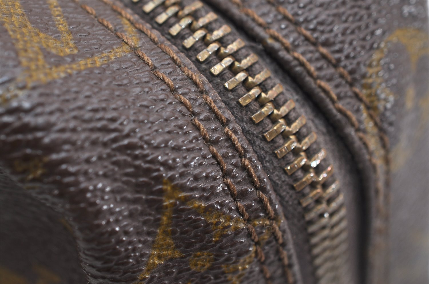 Auth Louis Vuitton Monogram Trousse Toilette 28 Clutch Hand Bag Old Model 1658K