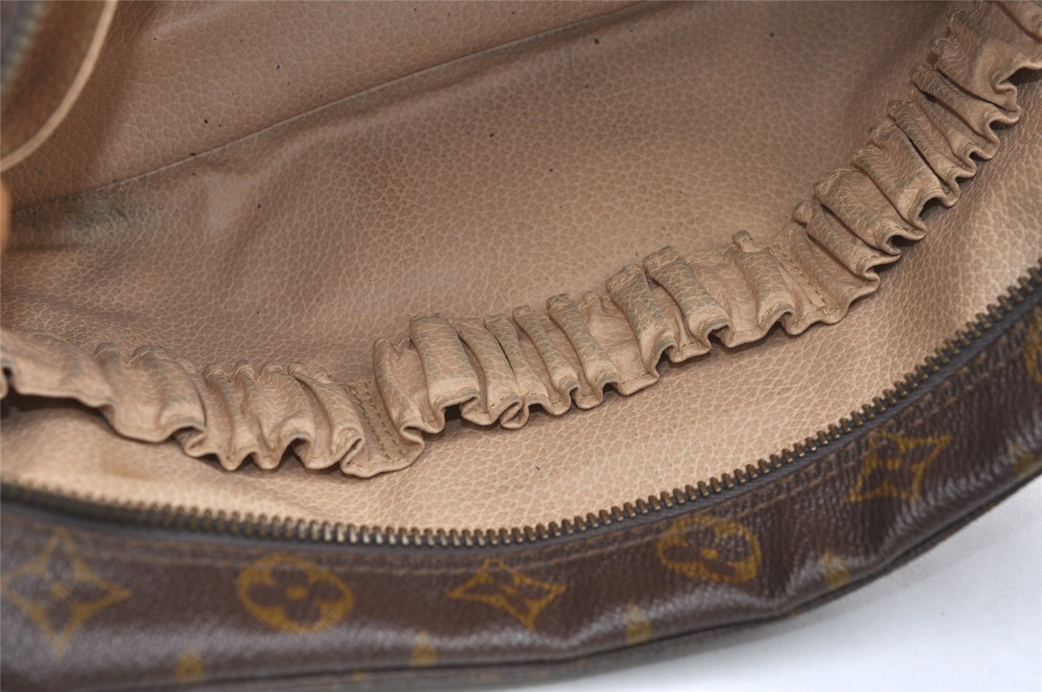 Auth Louis Vuitton Monogram Trousse Toilette 28 Clutch Hand Bag Old Model 1658K