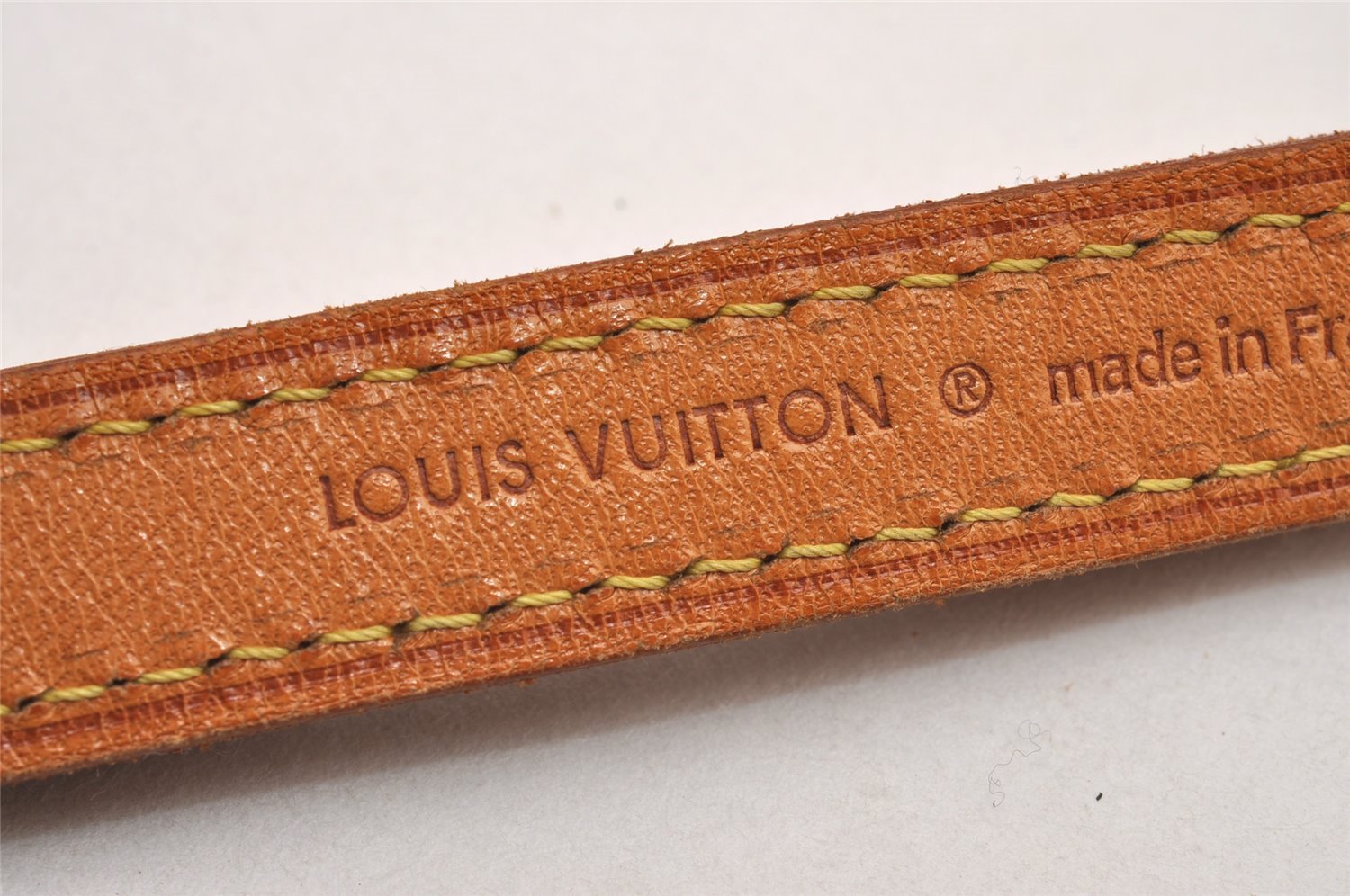 Authentic Louis Vuitton Leather Shoulder Strap Beige 41.5-48.4