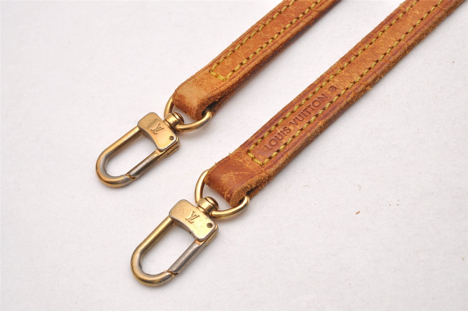 Authentic Louis Vuitton Leather Shoulder Strap Beige 47.6