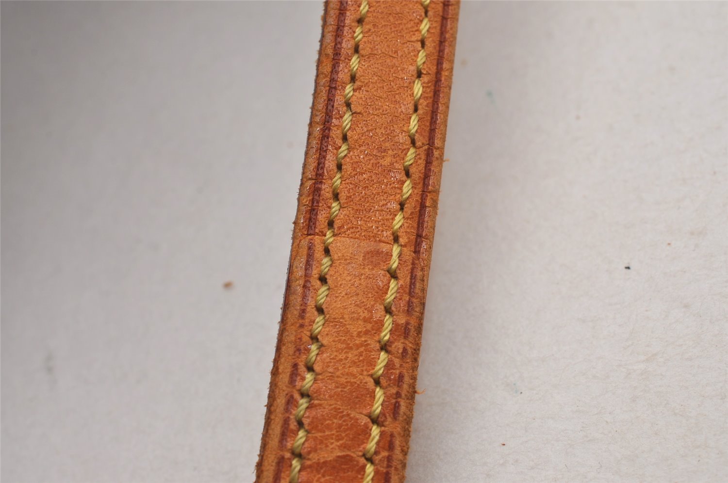 Authentic Louis Vuitton Leather Shoulder Strap Beige 47.6