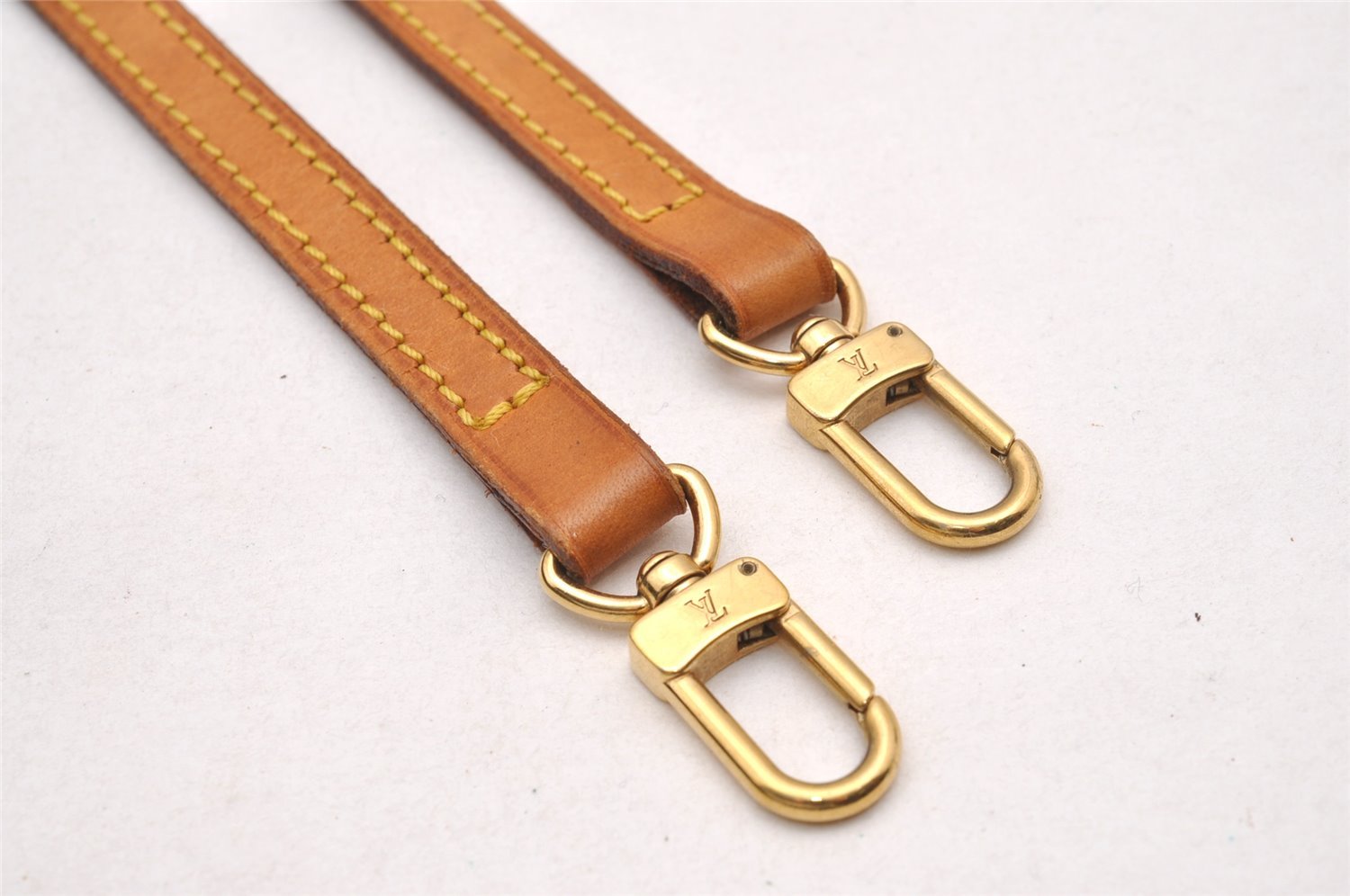 Authentic Louis Vuitton Leather Shoulder Strap Beige 46.9