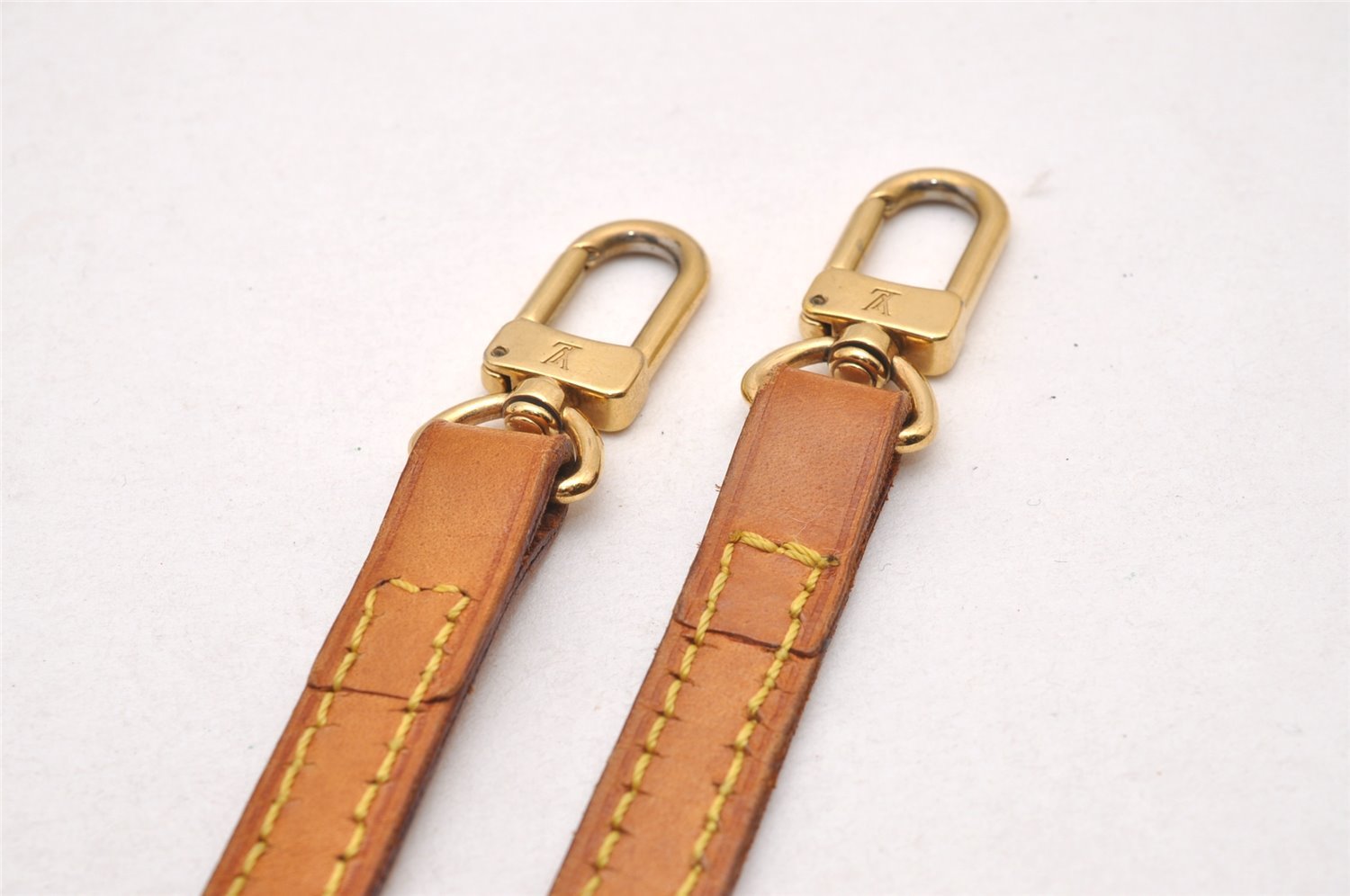 Authentic Louis Vuitton Leather Shoulder Strap Beige 46.9