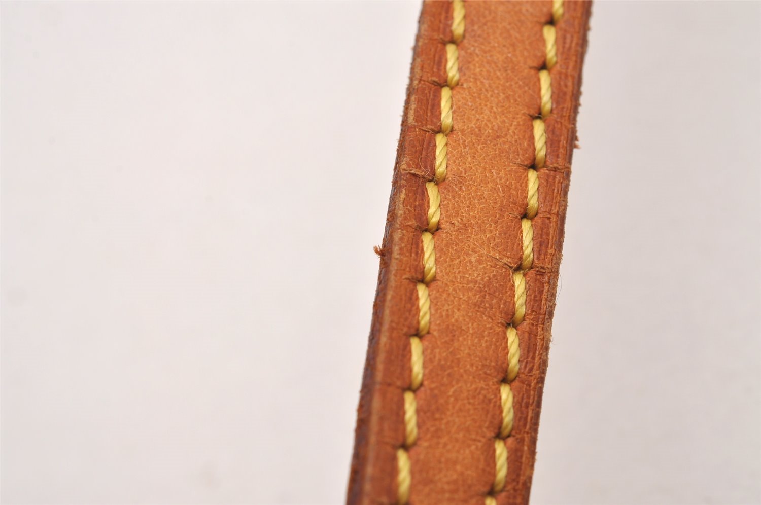 Authentic Louis Vuitton Leather Shoulder Strap Beige 46.9