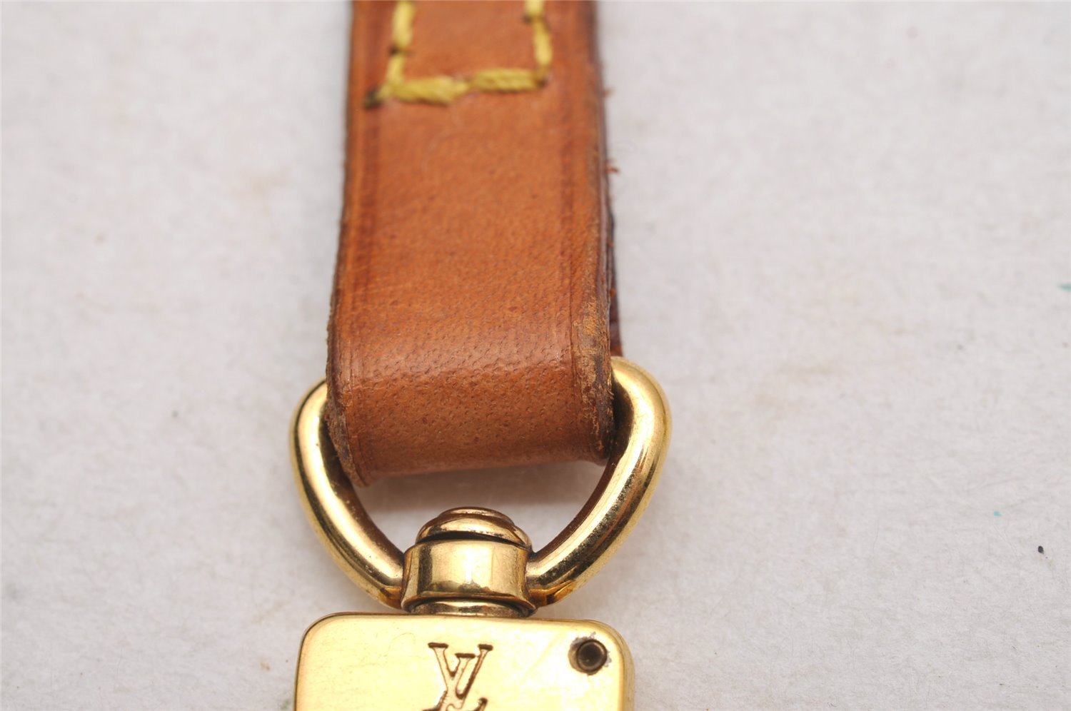 Authentic Louis Vuitton Leather Shoulder Strap Beige 46.9