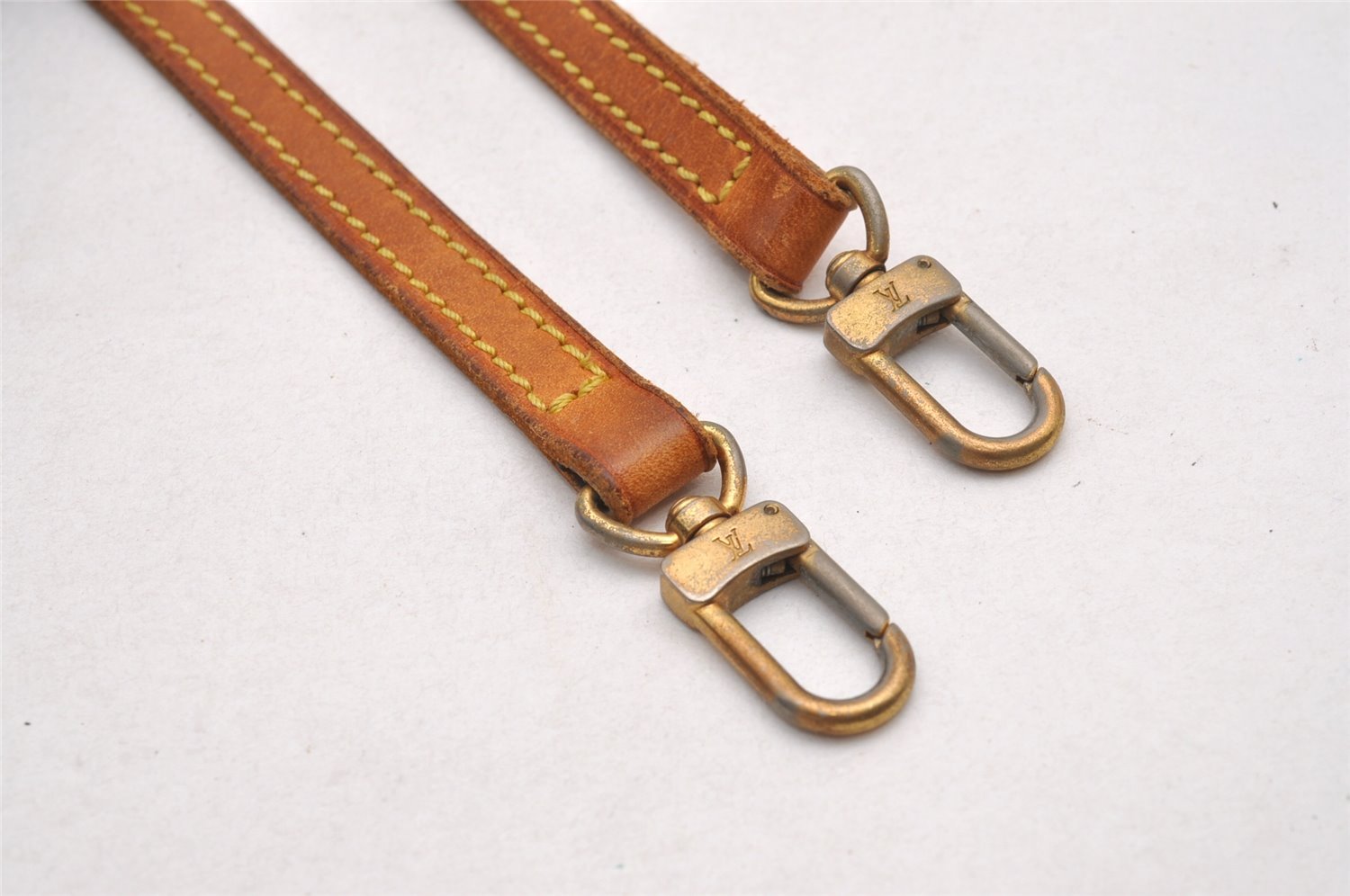 Authentic Louis Vuitton Leather Shoulder Strap Beige 46.9