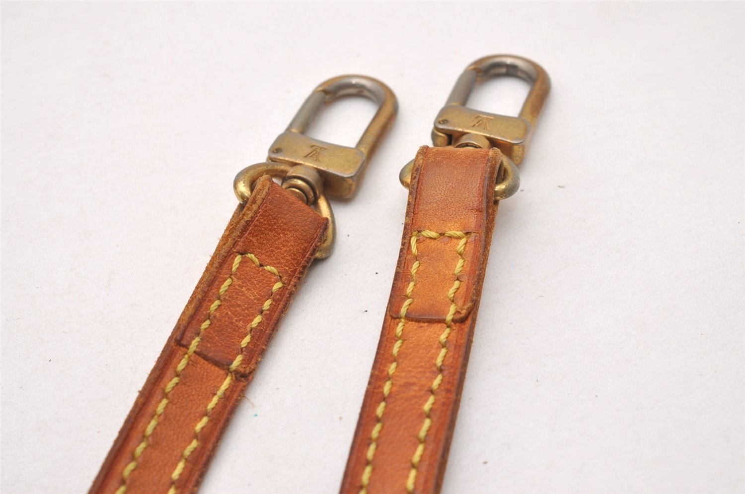 Authentic Louis Vuitton Leather Shoulder Strap Beige 46.9