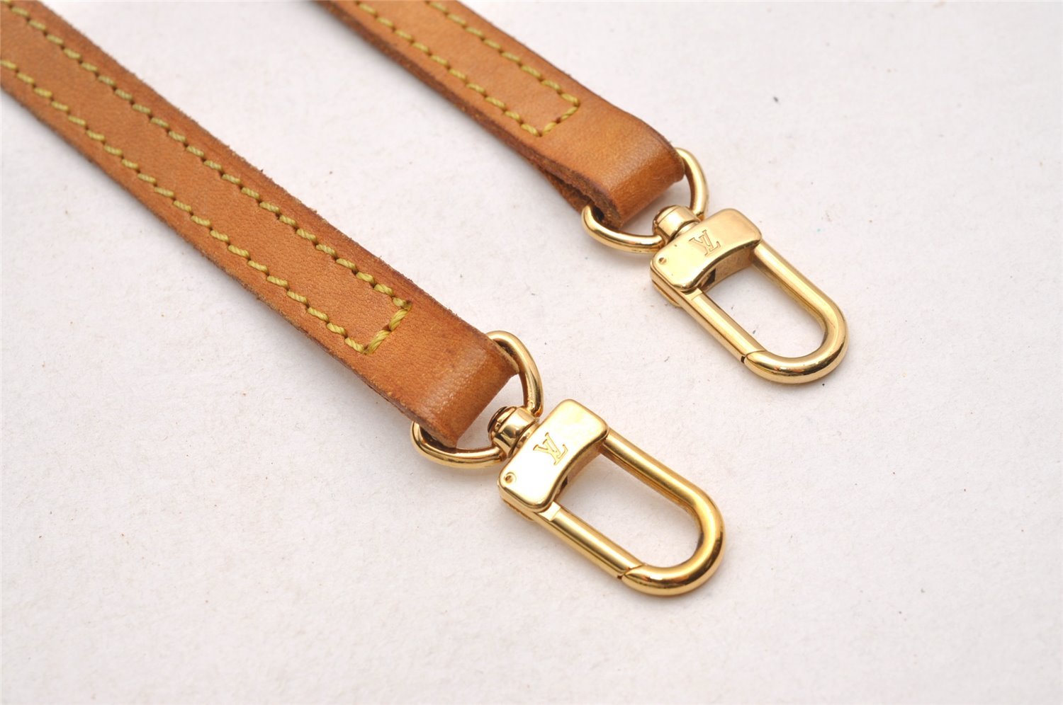 Authentic Louis Vuitton Leather Shoulder Strap Beige 45.9