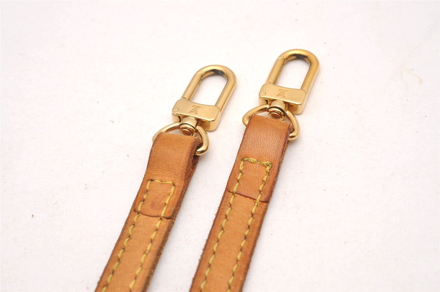 Authentic Louis Vuitton Leather Shoulder Strap Beige 45.9