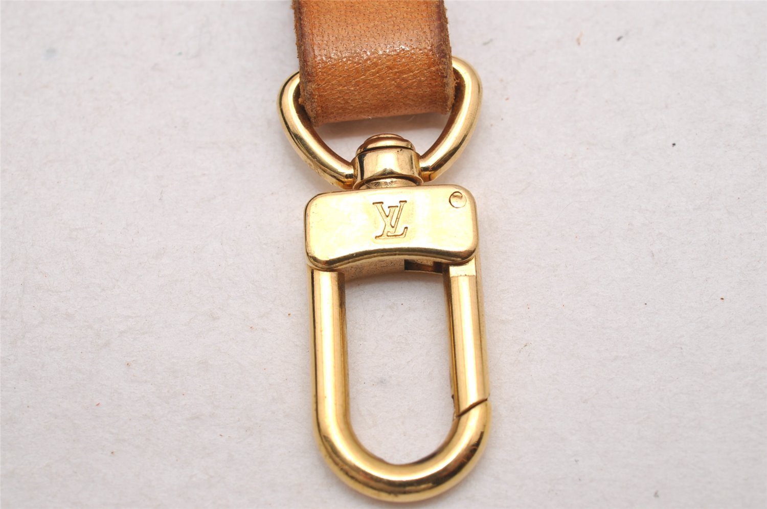 Authentic Louis Vuitton Leather Shoulder Strap Beige 45.9