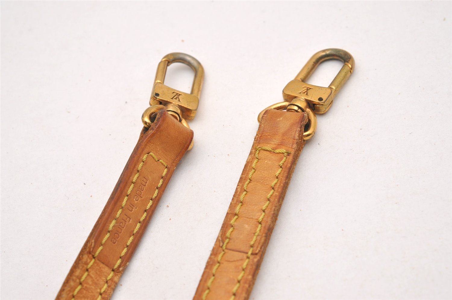 Authentic Louis Vuitton Leather Shoulder Strap Beige 46.7