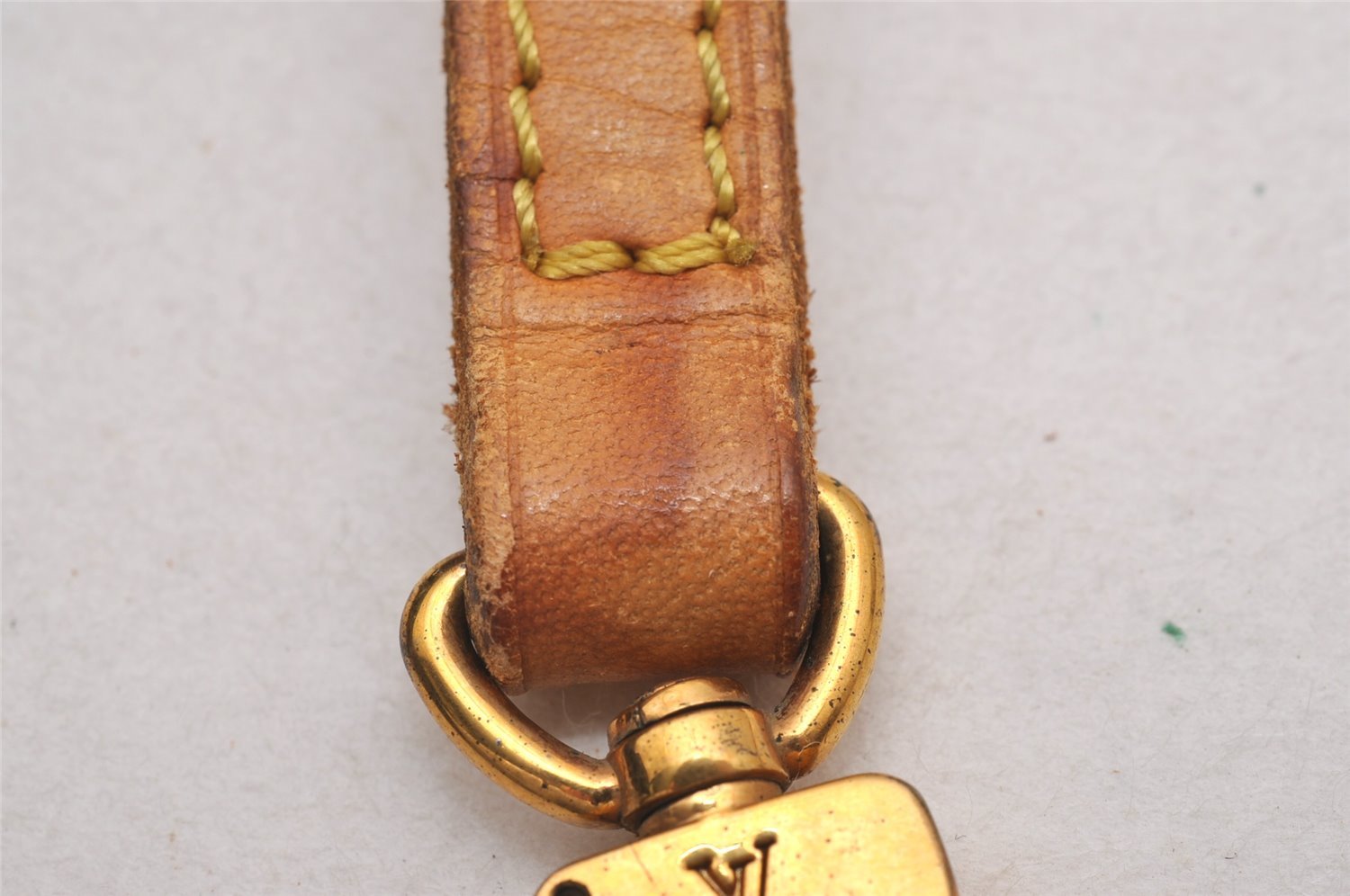 Authentic Louis Vuitton Leather Shoulder Strap Beige 46.7