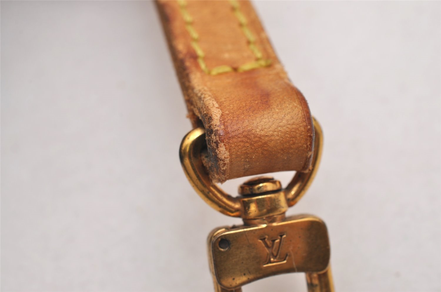 Authentic Louis Vuitton Leather Shoulder Strap Beige 46.7