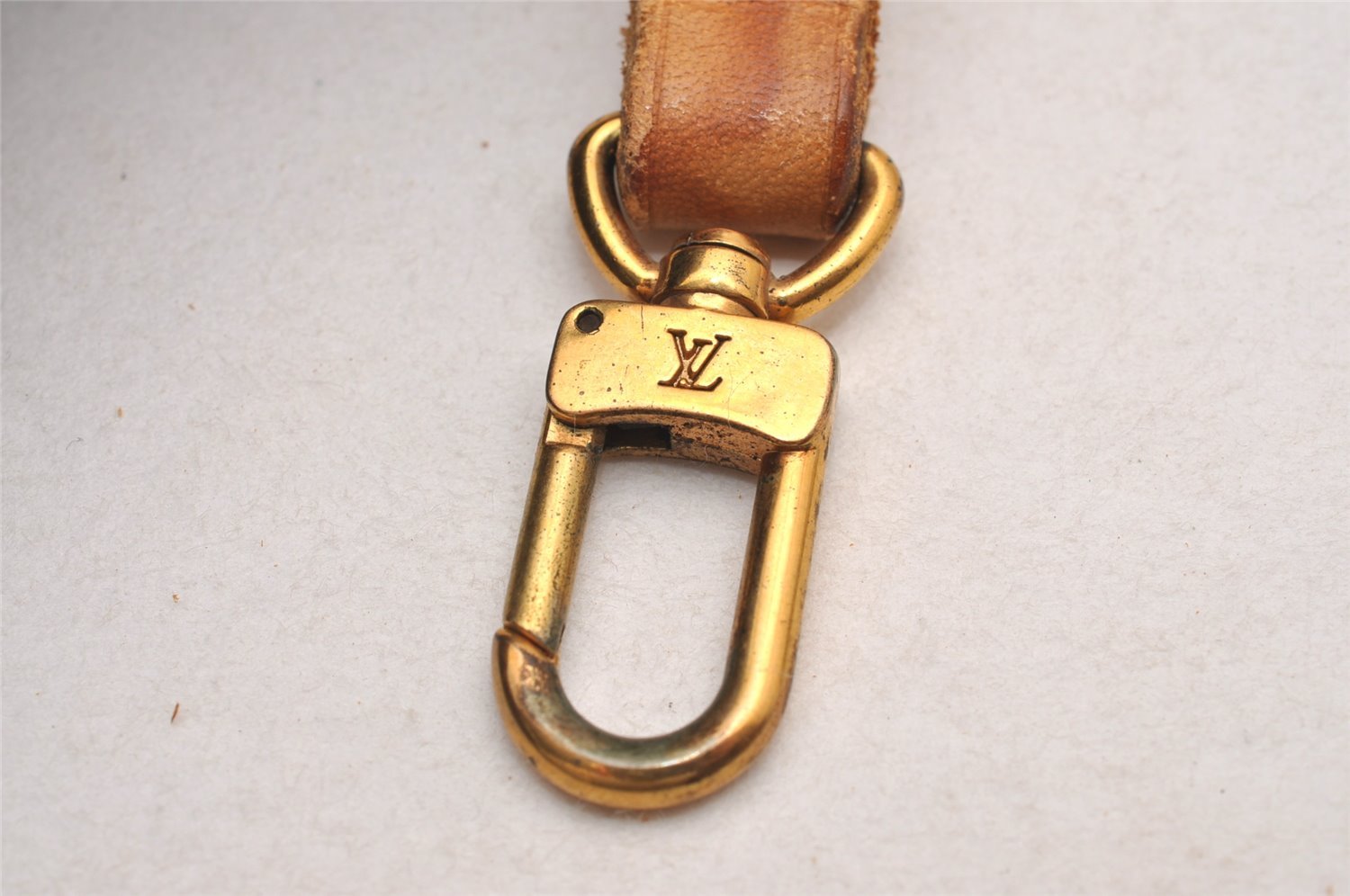 Authentic Louis Vuitton Leather Shoulder Strap Beige 46.7