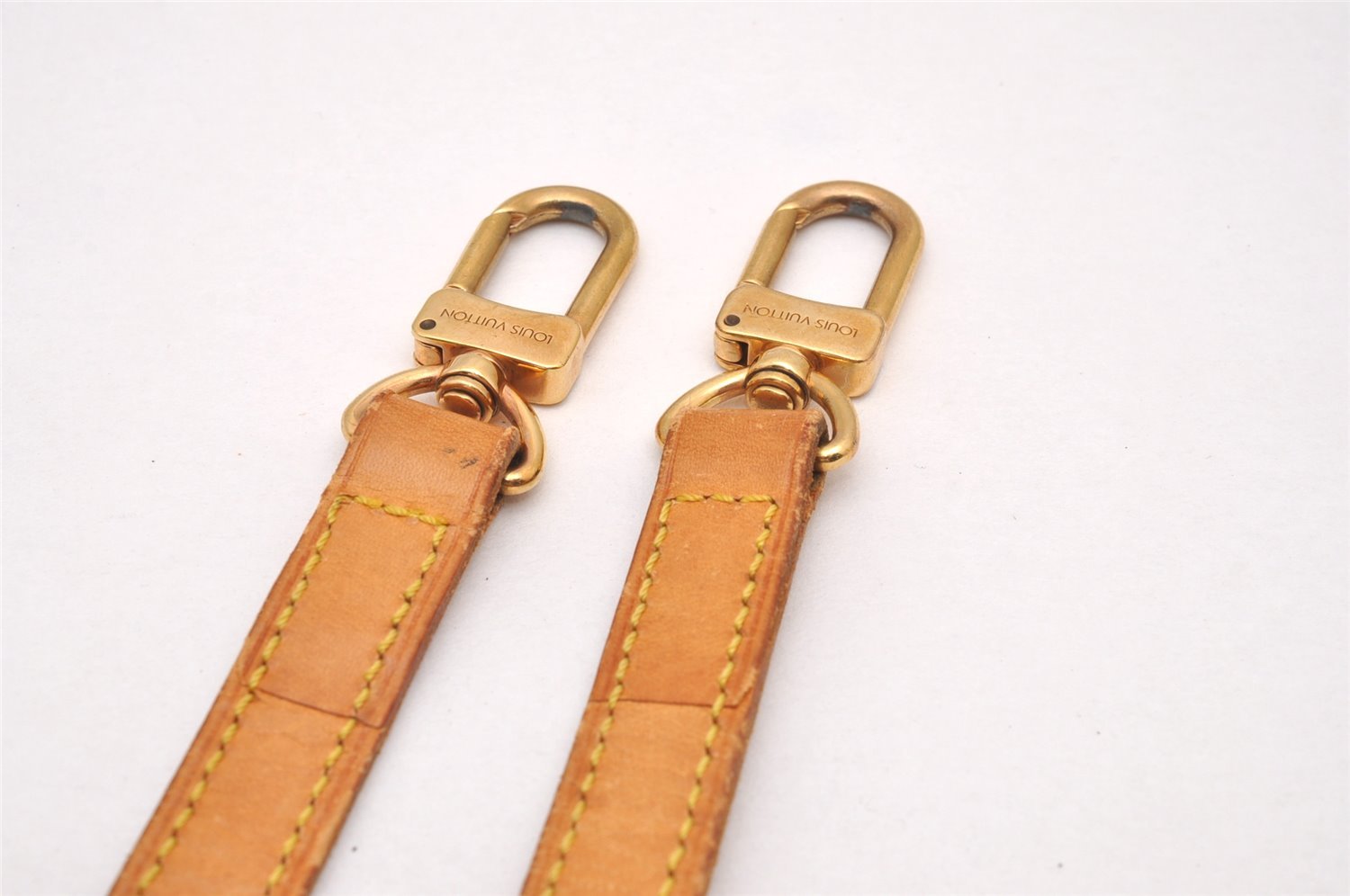 Authentic Louis Vuitton Leather Shoulder Strap Beige 41.1-48