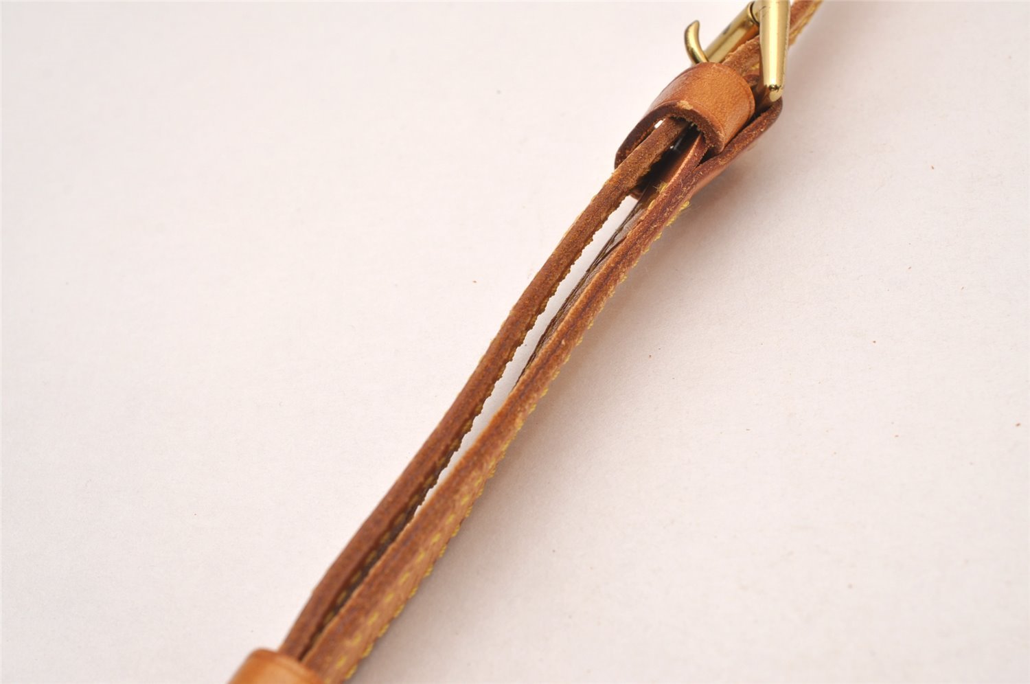 Authentic Louis Vuitton Leather Shoulder Strap Beige 41.1-48