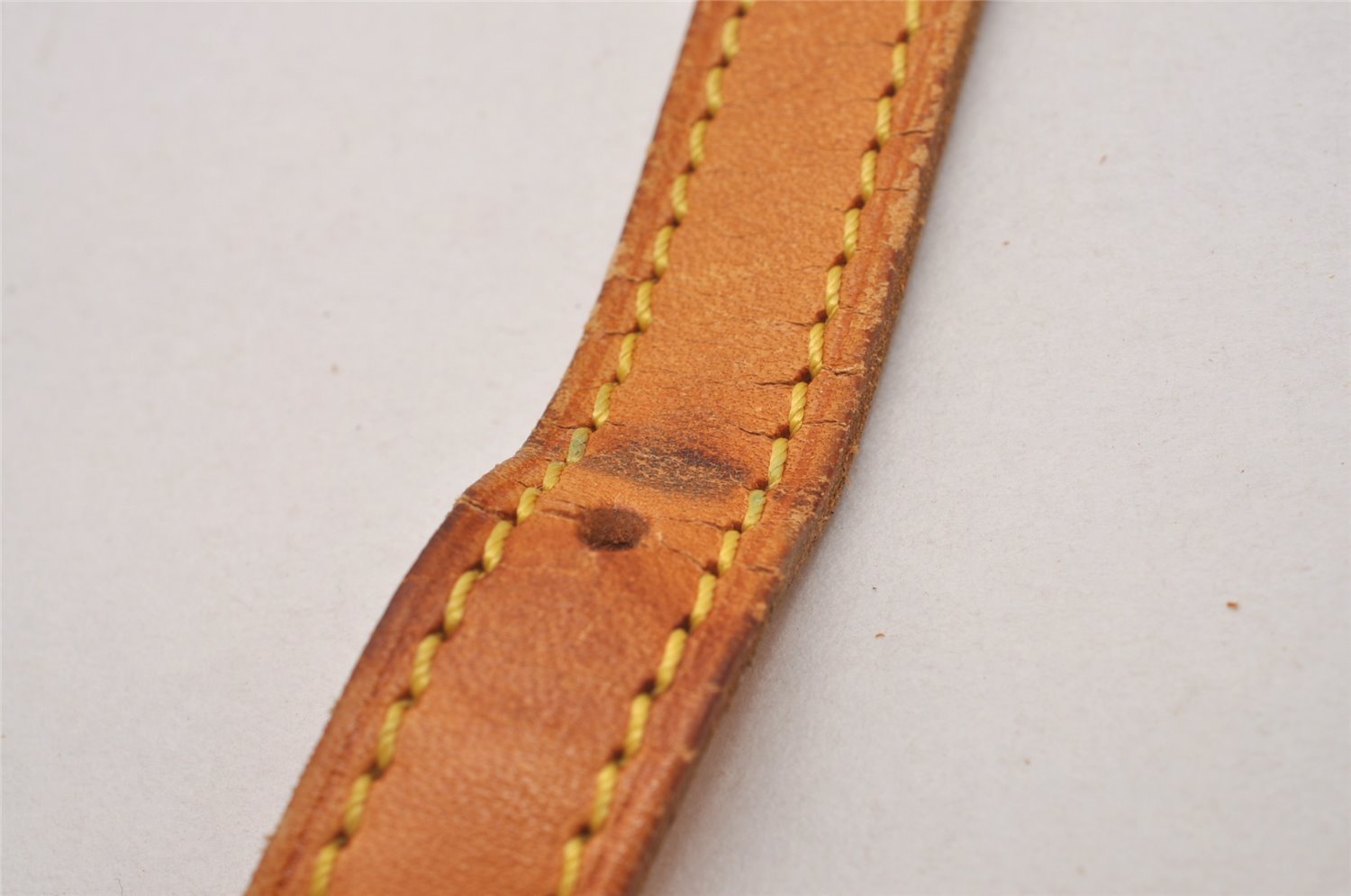 Authentic Louis Vuitton Leather Shoulder Strap Beige 41.1-48