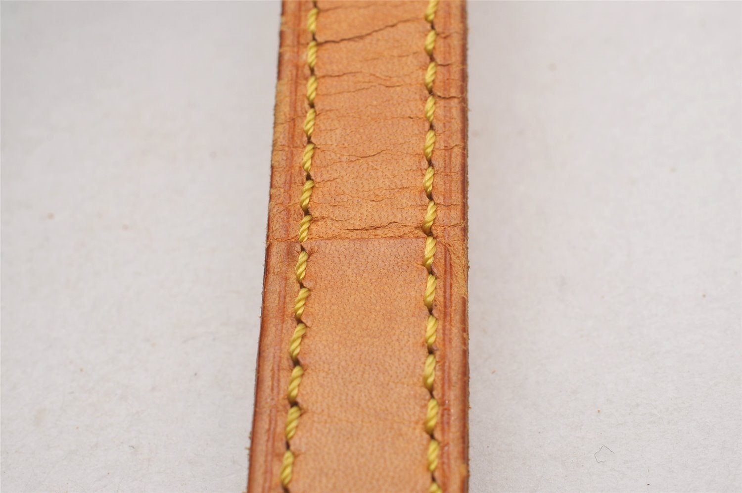 Authentic Louis Vuitton Leather Shoulder Strap Beige 41.1-48