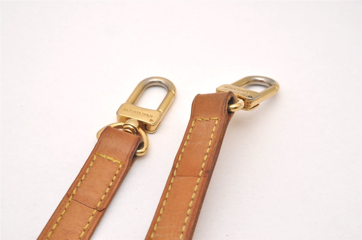 Authentic Louis Vuitton Leather Shoulder Strap Beige 40.4-46.9