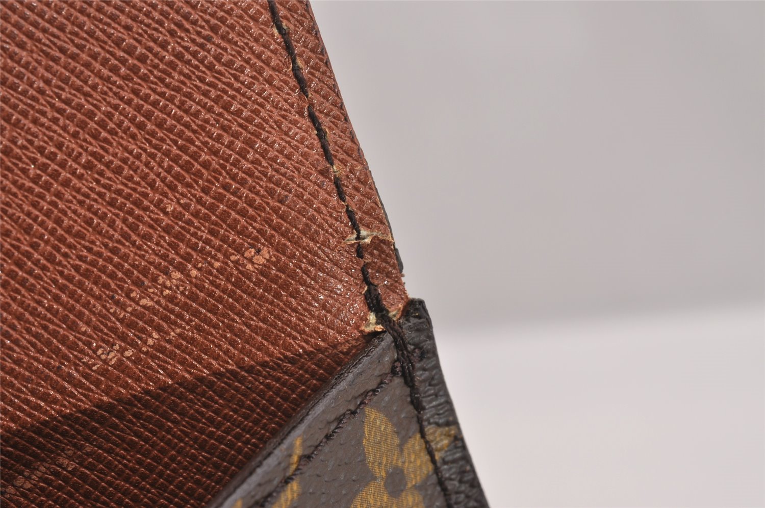 Authentic Louis Vuitton Monogram Saint Cloud GM M51242 Shoulder Cross Bag 1672I