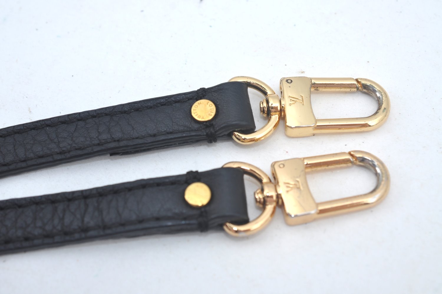 Authentic Louis Vuitton Leather Shoulder Strap Black 36.2-44.9