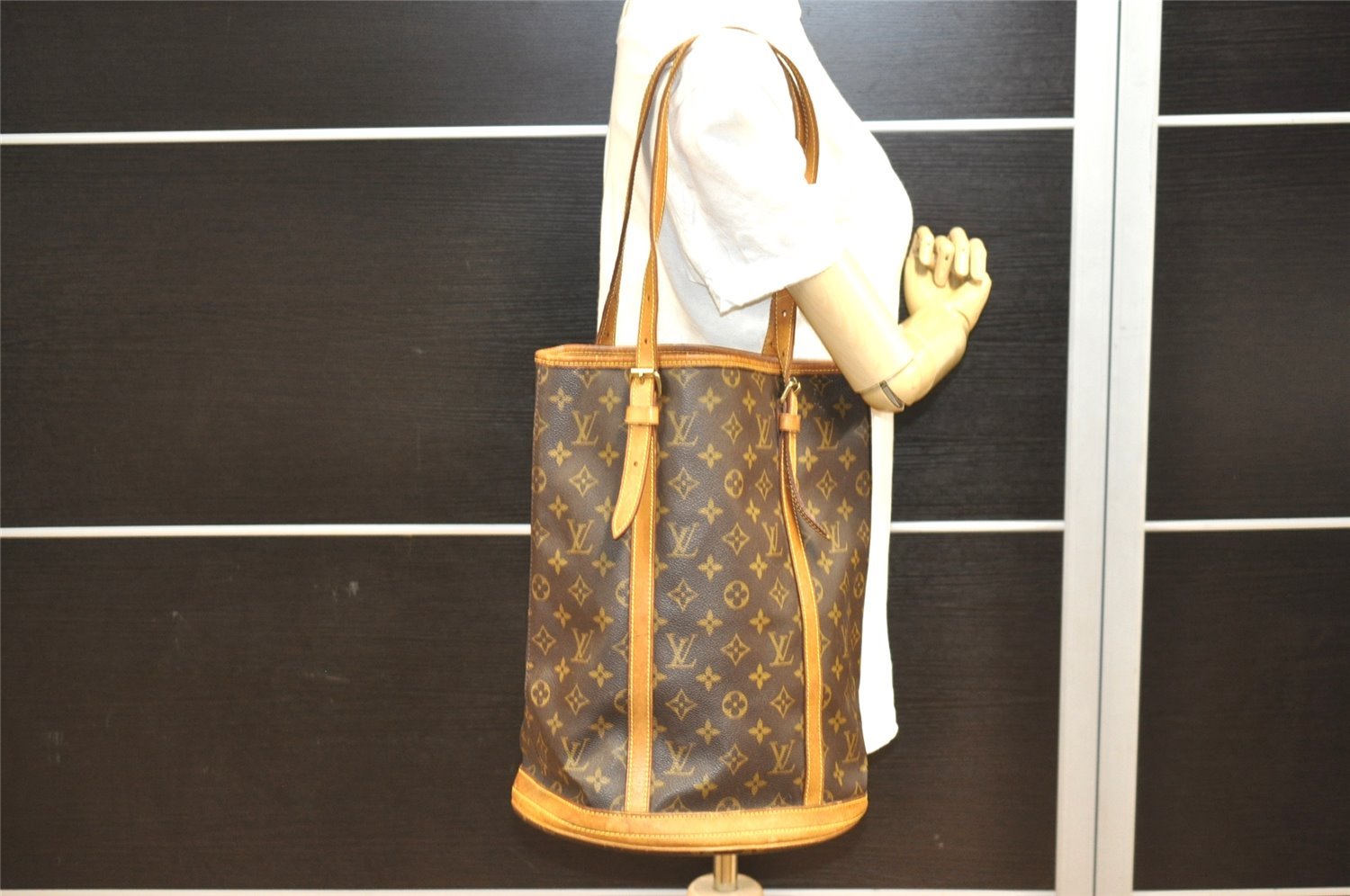 Authentic Louis Vuitton Monogram Bucket GM Shoulder Tote Bag M42236 Junk 1675I