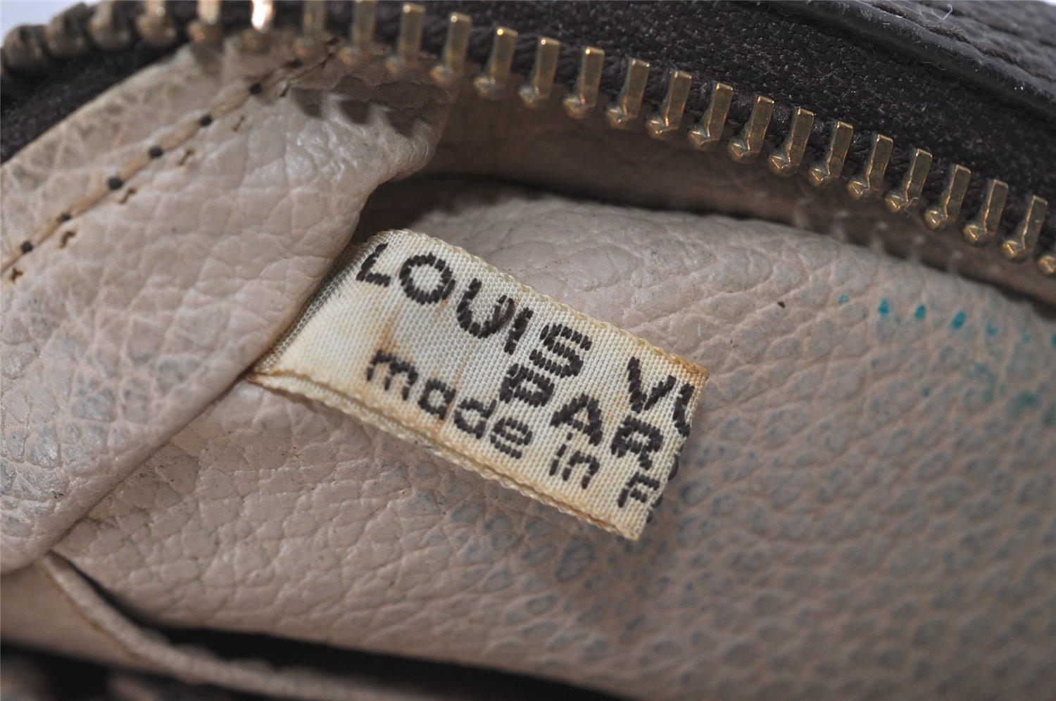 Auth Louis Vuitton Monogram Trousse Toilette 18 Clutch Hand Bag Old Model 1682I