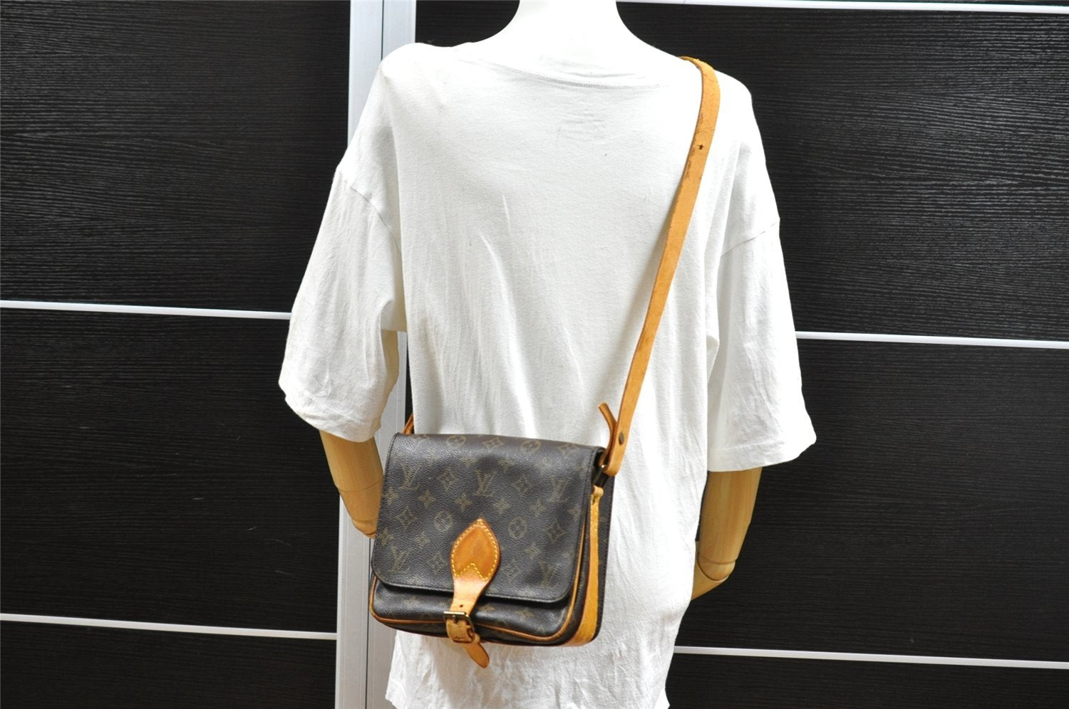 Authentic Louis Vuitton Monogram Cartouchiere MM M51253 Shoulder Cross Bag 1683I