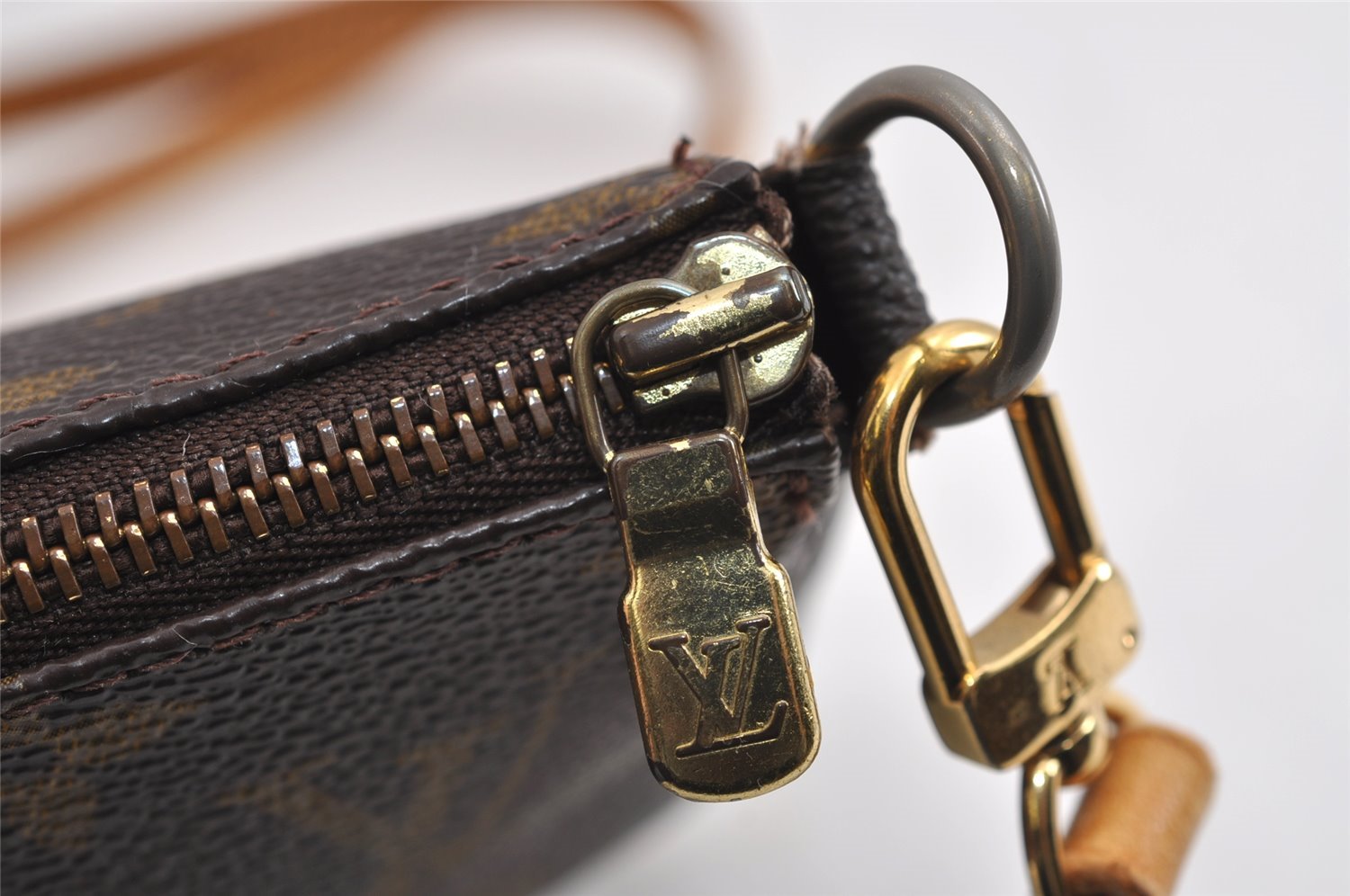 Authentic Louis Vuitton Monogram Pochette Accessoires Shoulder Cross Pouch 1688J